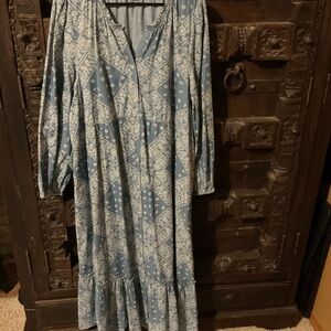 NWT. Daily Threads Long Sleeve Blue Patterned Dress size XL